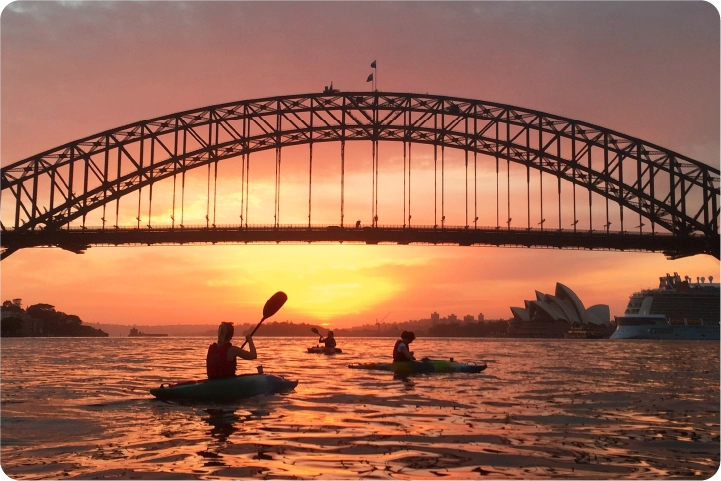 写真：シドニー湾 朝焼けカヤック体験